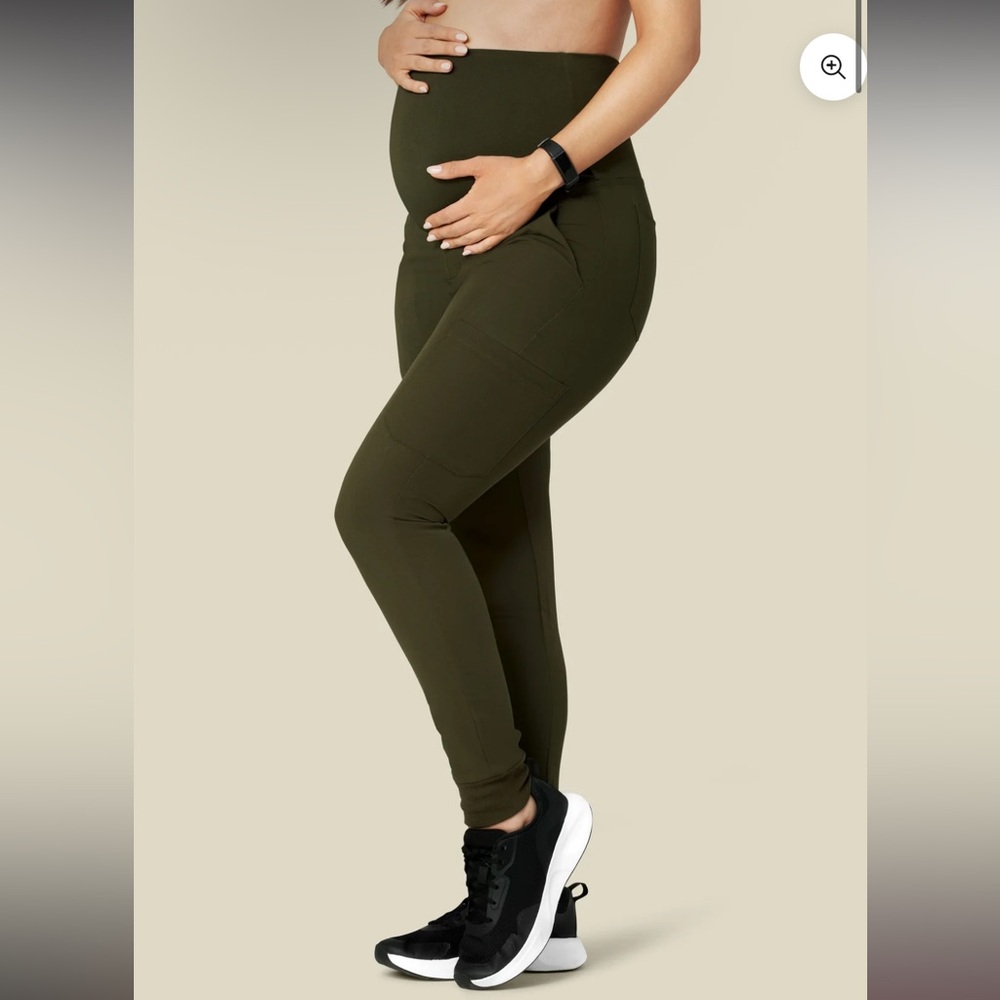 Olive Maternity joggers and top XS
